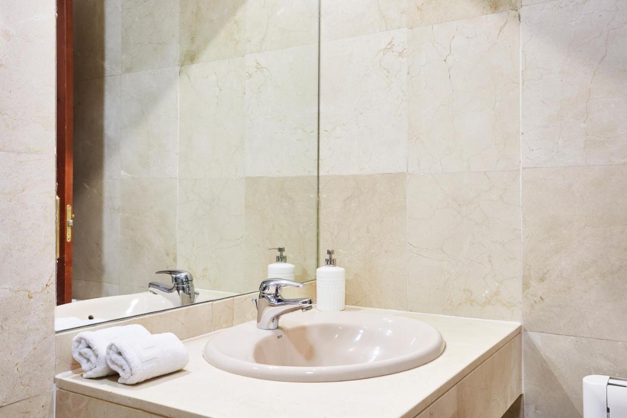 Leeways Apartment I In Gran Via Madrid Exteriör bild